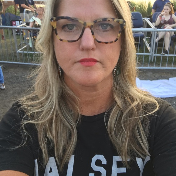 Meet your Posher, Kim - Picture 1 of 8